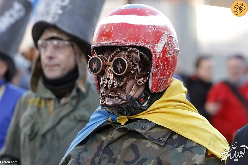 (ویدئو) جشنوارهای عجیب با پرتاب ۱۰ هزار تخم مرغ و ۶۰۰ کیلو آرد